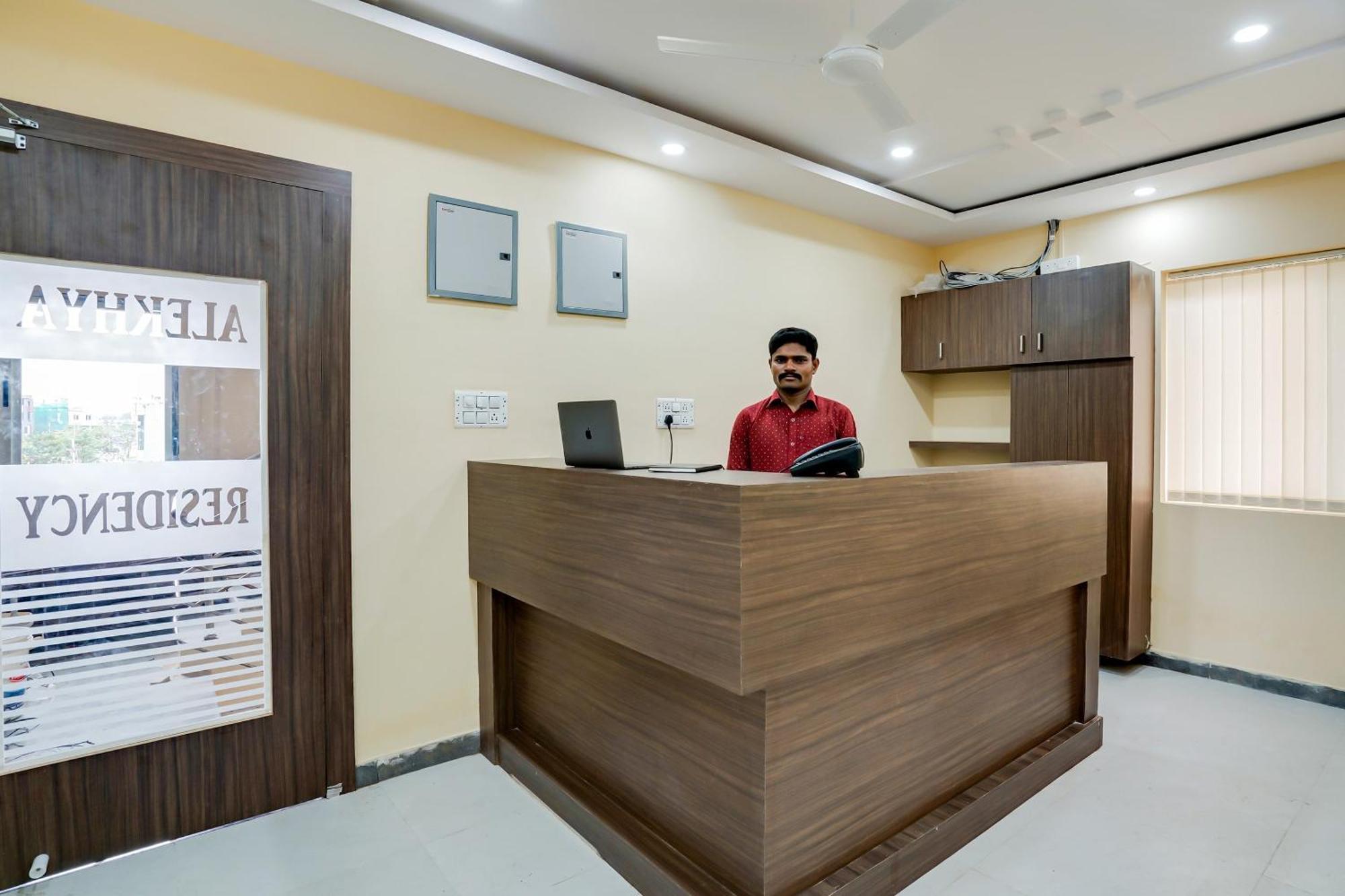 Hotel O Alekhya Residency Cafe Bahar Sururnagar Eksteriør bilde