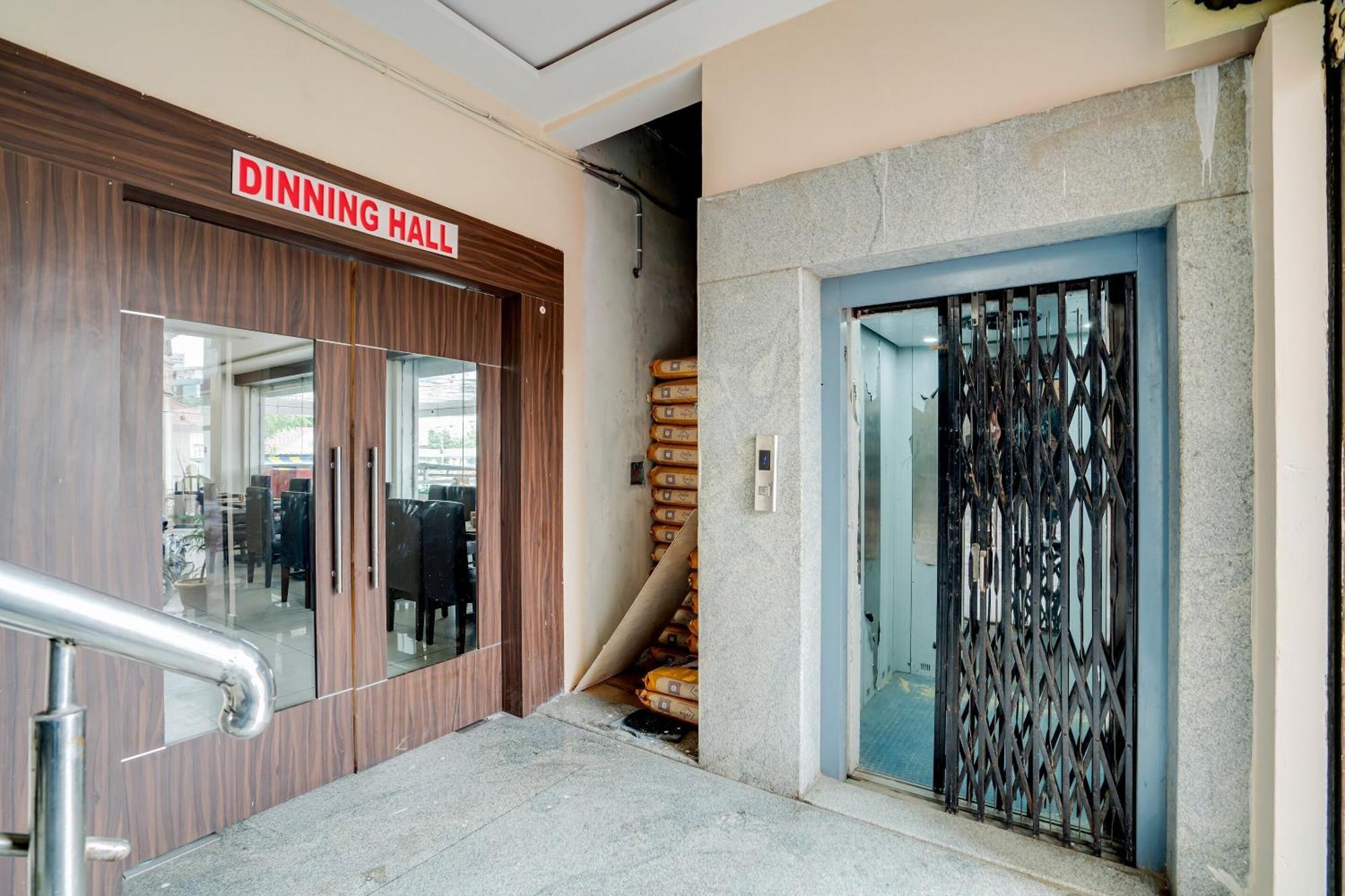 Hotel O Alekhya Residency Cafe Bahar Sururnagar Eksteriør bilde